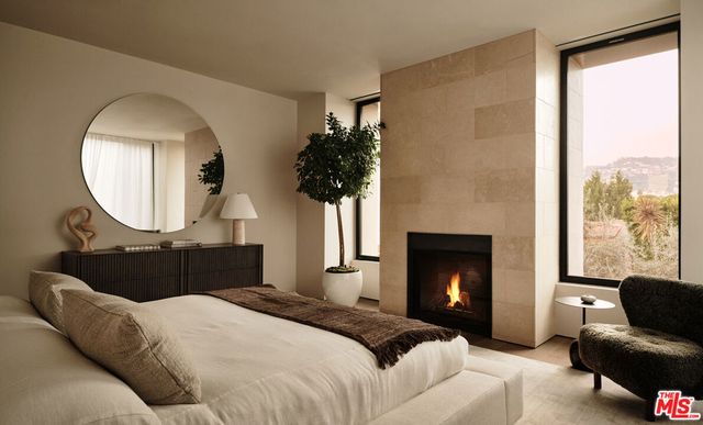 8880 Rosewood Avenue, West Hollywood, CA 90048