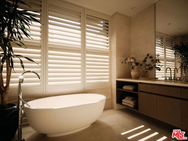 8880 Rosewood Avenue, West Hollywood, CA 90048