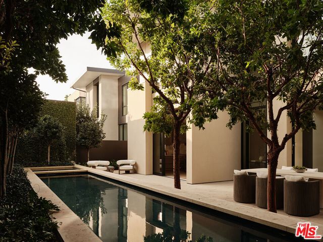 8880 Rosewood Avenue, West Hollywood, CA 90048