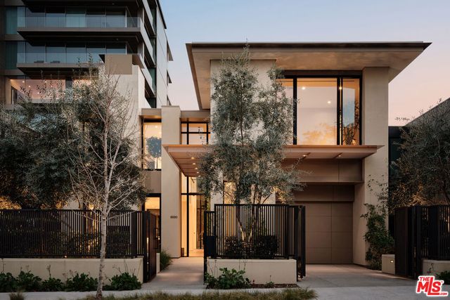 8880 Rosewood Avenue, West Hollywood, CA 90048