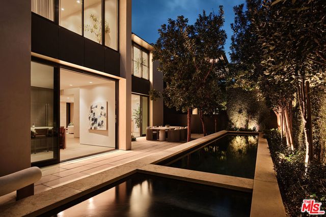 8880 Rosewood Avenue, West Hollywood, CA 90048