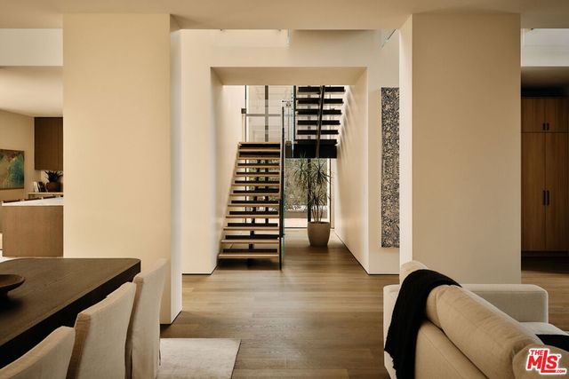 8880 Rosewood Avenue, West Hollywood, CA 90048