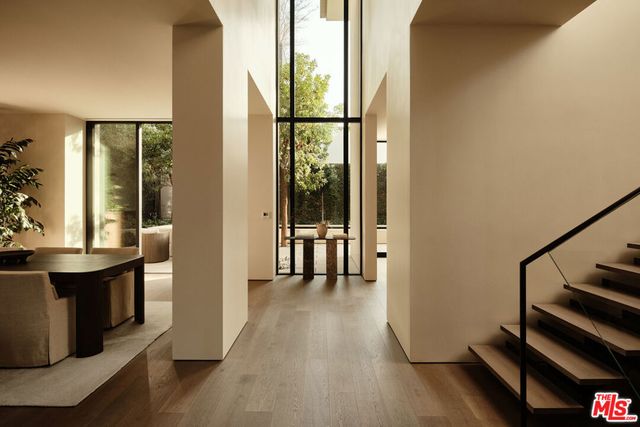 8880 Rosewood Avenue, West Hollywood, CA 90048