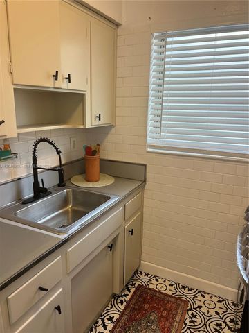7720 Harding Avenue 8, Miami Beach, FL 33141