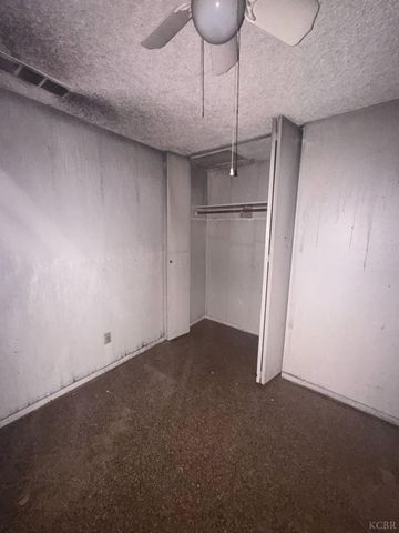 1212 W Water Street, Hanford, CA 93230