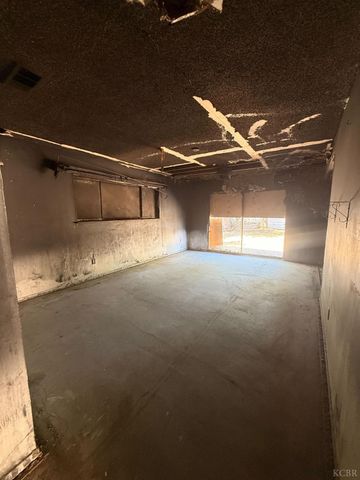 1212 W Water Street, Hanford, CA 93230