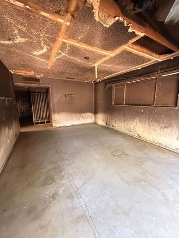 1212 W Water Street, Hanford, CA 93230
