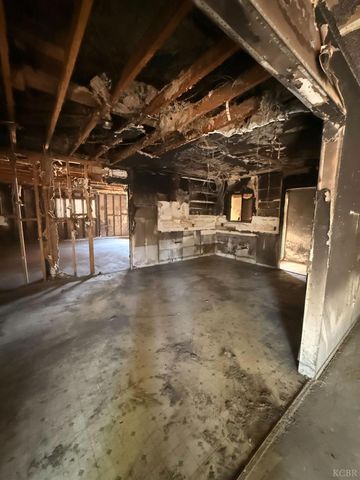 1212 W Water Street, Hanford, CA 93230