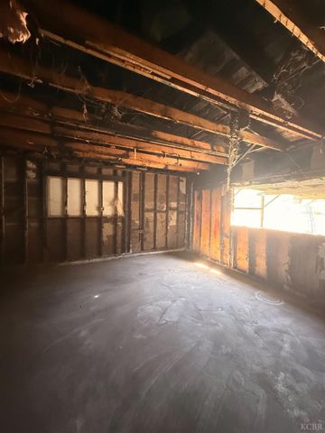 1212 W Water Street, Hanford, CA 93230