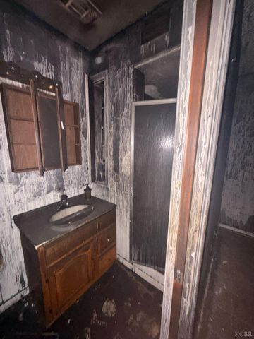 1212 W Water Street, Hanford, CA 93230