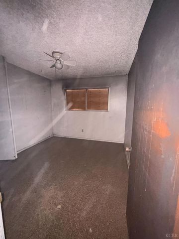 1212 W Water Street, Hanford, CA 93230
