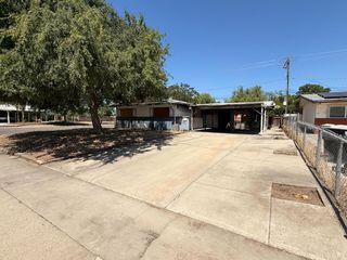 1212 W Water Street, Hanford, CA 93230