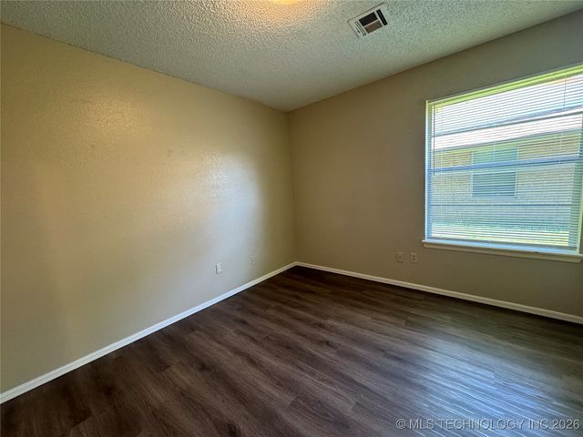 3914 S 125th East Avenue, Tulsa, OK 74146