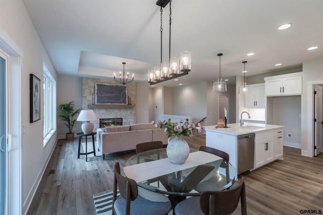 2094 N 182 Avenue Circle, Elkhorn, NE 68022