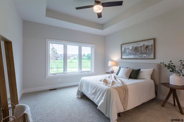 2094 N 182 Avenue Circle, Elkhorn, NE 68022
