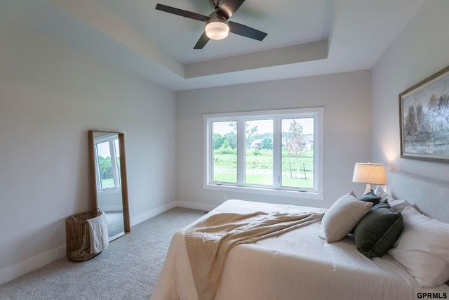 2094 N 182 Avenue Circle, Elkhorn, NE 68022