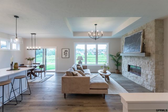 2094 N 182 Avenue Circle, Elkhorn, NE 68022