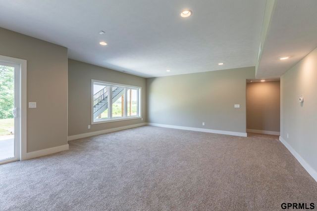 2094 N 182 Avenue Circle, Elkhorn, NE 68022
