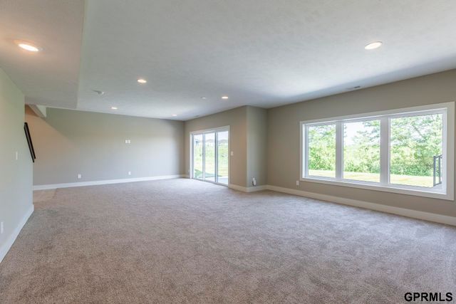 2094 N 182 Avenue Circle, Elkhorn, NE 68022