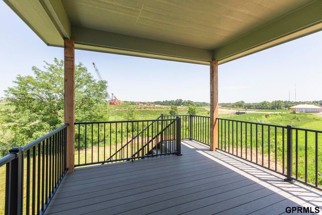 2094 N 182 Avenue Circle, Elkhorn, NE 68022