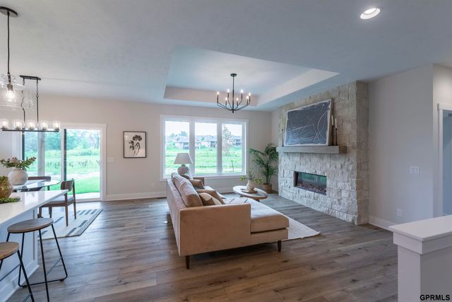 2094 N 182 Avenue Circle, Elkhorn, NE 68022