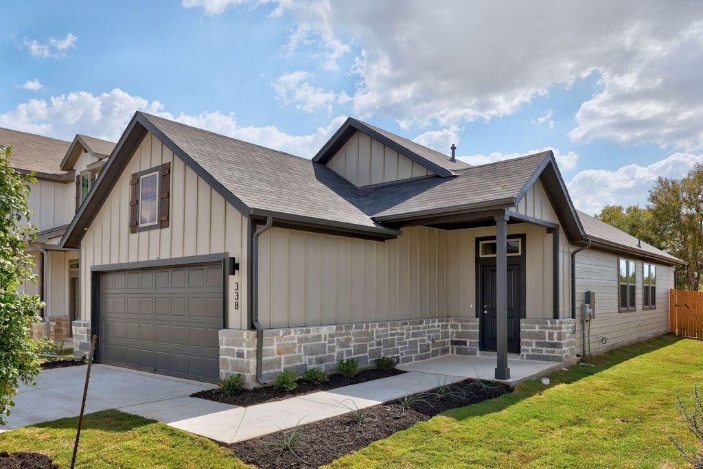338 Bendecido LOOP, Elgin, TX 78621