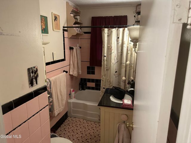 151 S Kingsboro Avenue, Gloversville, NY 12078