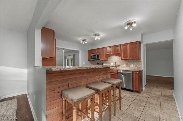 318 Bellaire Road, Avon Lake, OH 44012