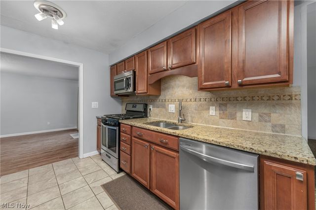 318 Bellaire Road, Avon Lake, OH 44012