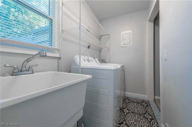 318 Bellaire Road, Avon Lake, OH 44012