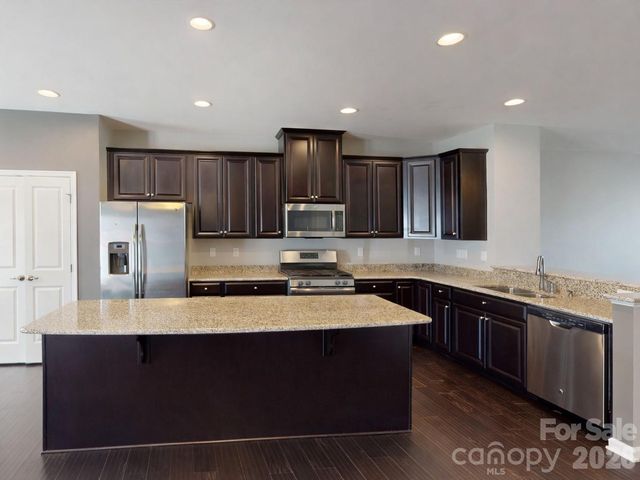 1637 Fleetwood Drive, Charlotte, NC 28208