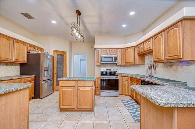 4036 MOORES LAKE ROAD, Dover, FL 33527