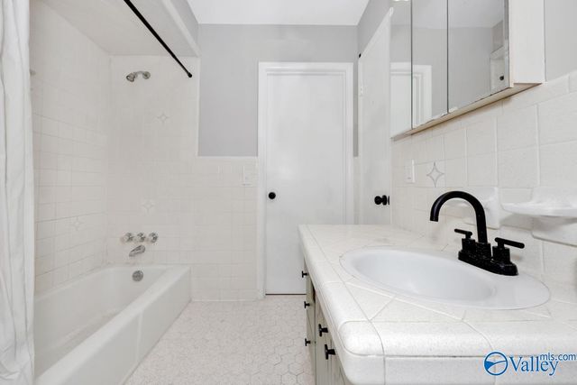 1204 Willowbrook Drive SE APT C, Huntsville, AL 35802