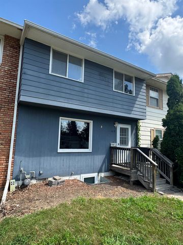 1419 W 2nd Street, Cedar Falls, IA 50613