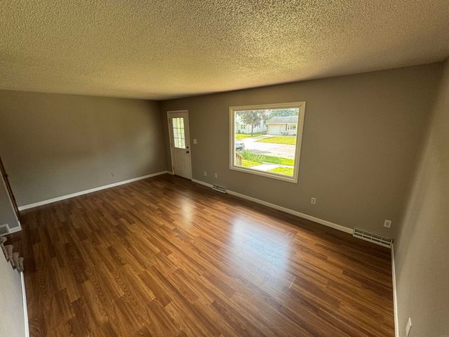 1419 W 2nd Street, Cedar Falls, IA 50613