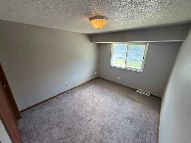 1419 W 2nd Street, Cedar Falls, IA 50613