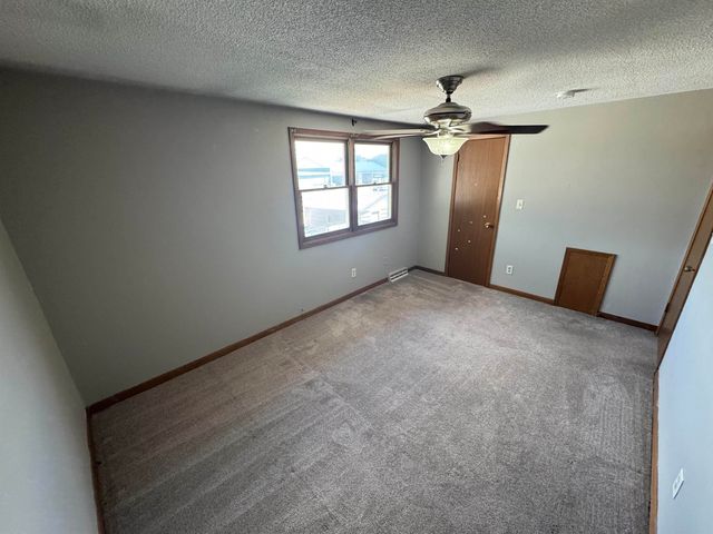 1419 W 2nd Street, Cedar Falls, IA 50613