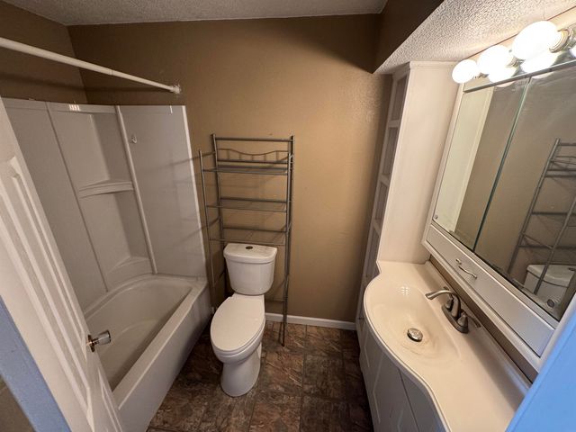 1419 W 2nd Street, Cedar Falls, IA 50613