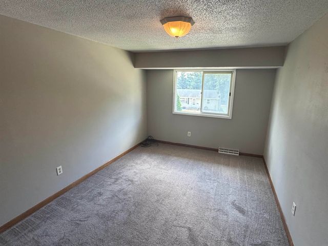 1419 W 2nd Street, Cedar Falls, IA 50613