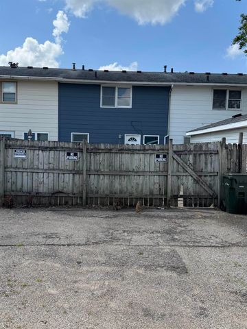 1419 W 2nd Street, Cedar Falls, IA 50613