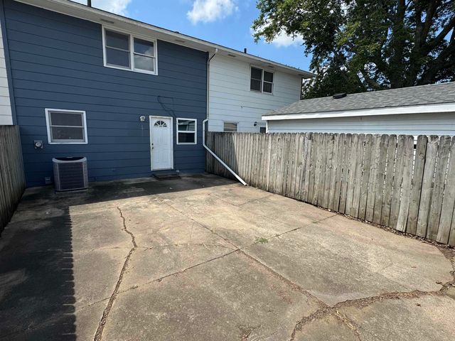 1419 W 2nd Street, Cedar Falls, IA 50613