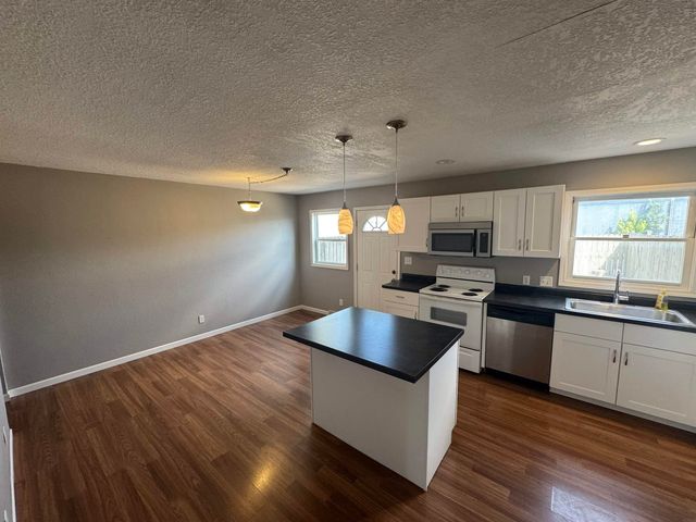1419 W 2nd Street, Cedar Falls, IA 50613