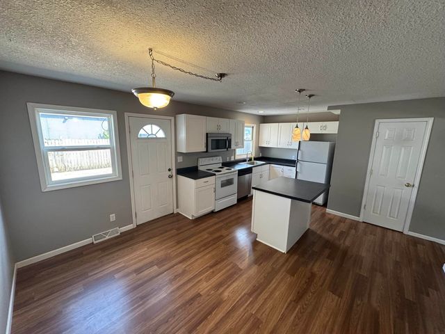 1419 W 2nd Street, Cedar Falls, IA 50613