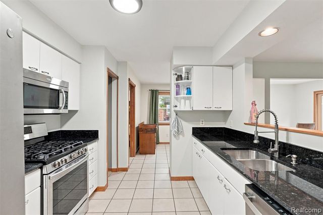 793 N Adams Road, Rochester Hills, MI 48309