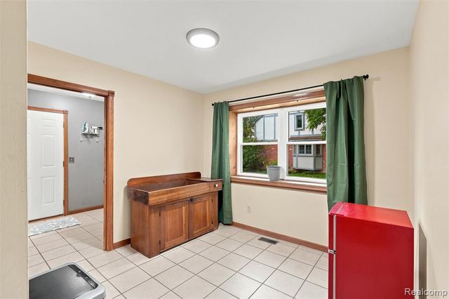 793 N Adams Road, Rochester Hills, MI 48309
