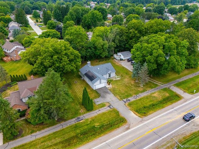 793 N Adams Road, Rochester Hills, MI 48309