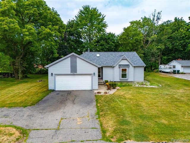 793 N Adams Road, Rochester Hills, MI 48309