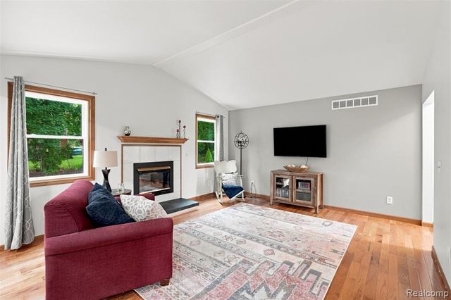 793 N Adams Road, Rochester Hills, MI 48309