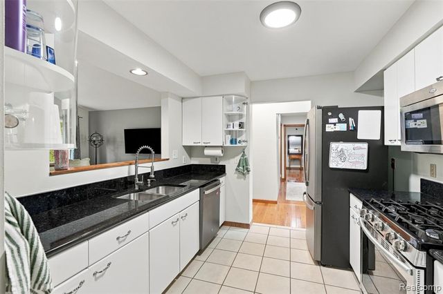 793 N Adams Road, Rochester Hills, MI 48309