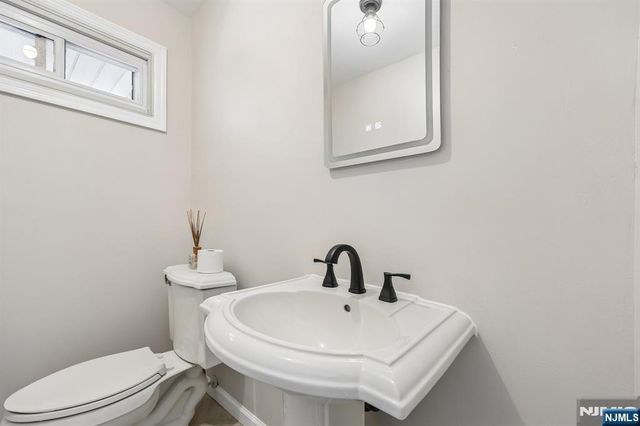 33 Lotz Street, North Haledon, NJ 07508